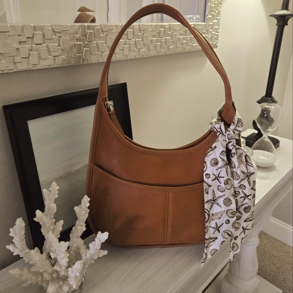 Meet your Posher, Cheri - Picture 2 of 3